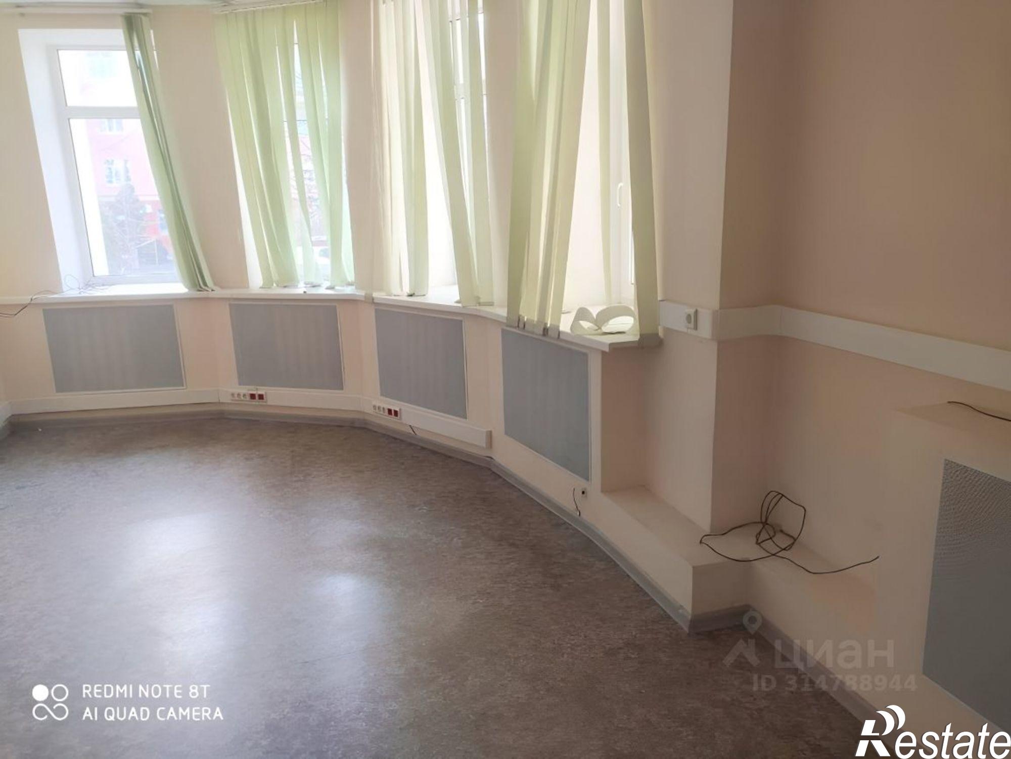 Купить офис, помещение под офис за 23 928 000 рублей на Соборная площадь, 2