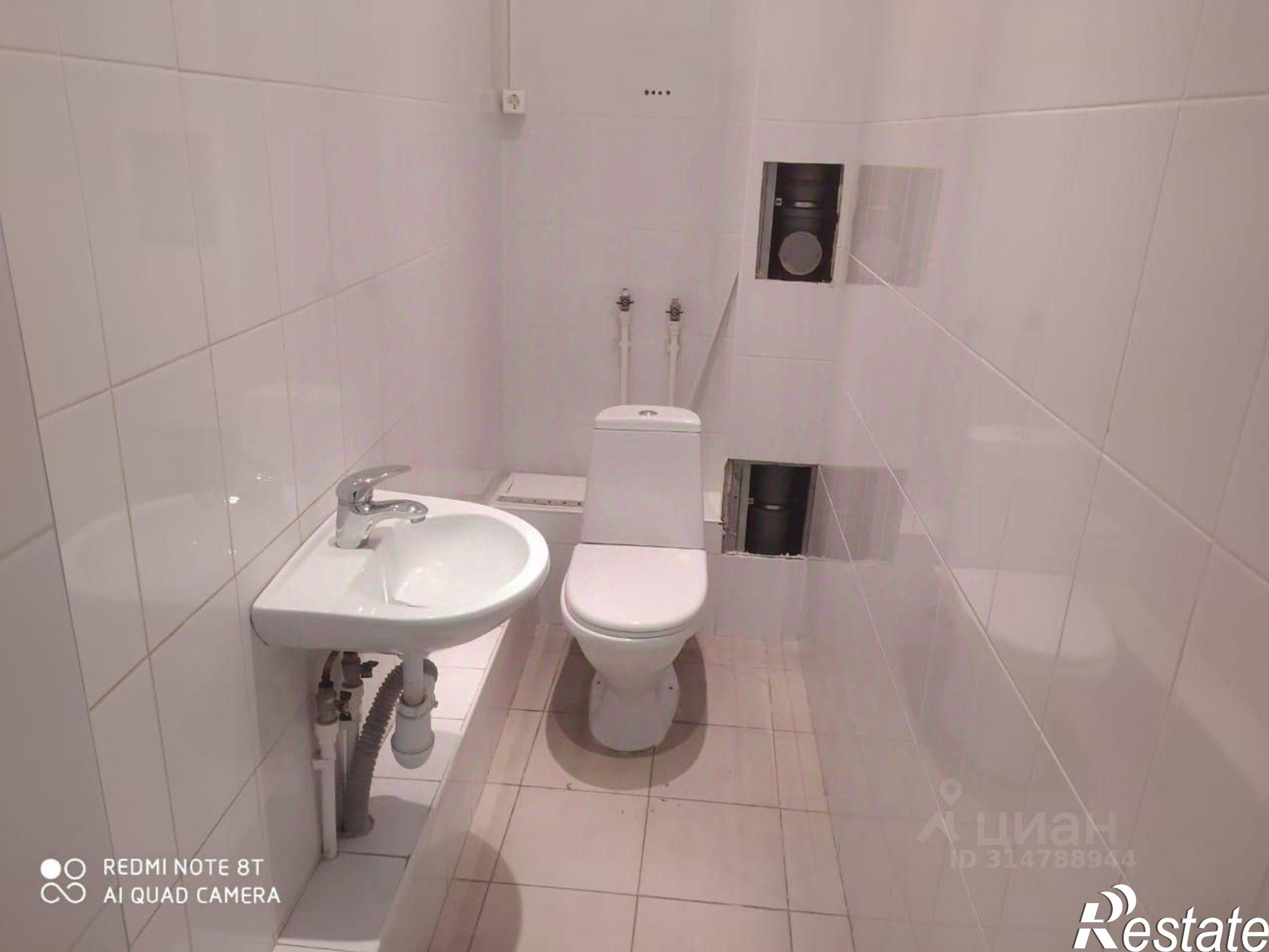 Купить офис, помещение под офис за 23 928 000 рублей на Соборная площадь, 2