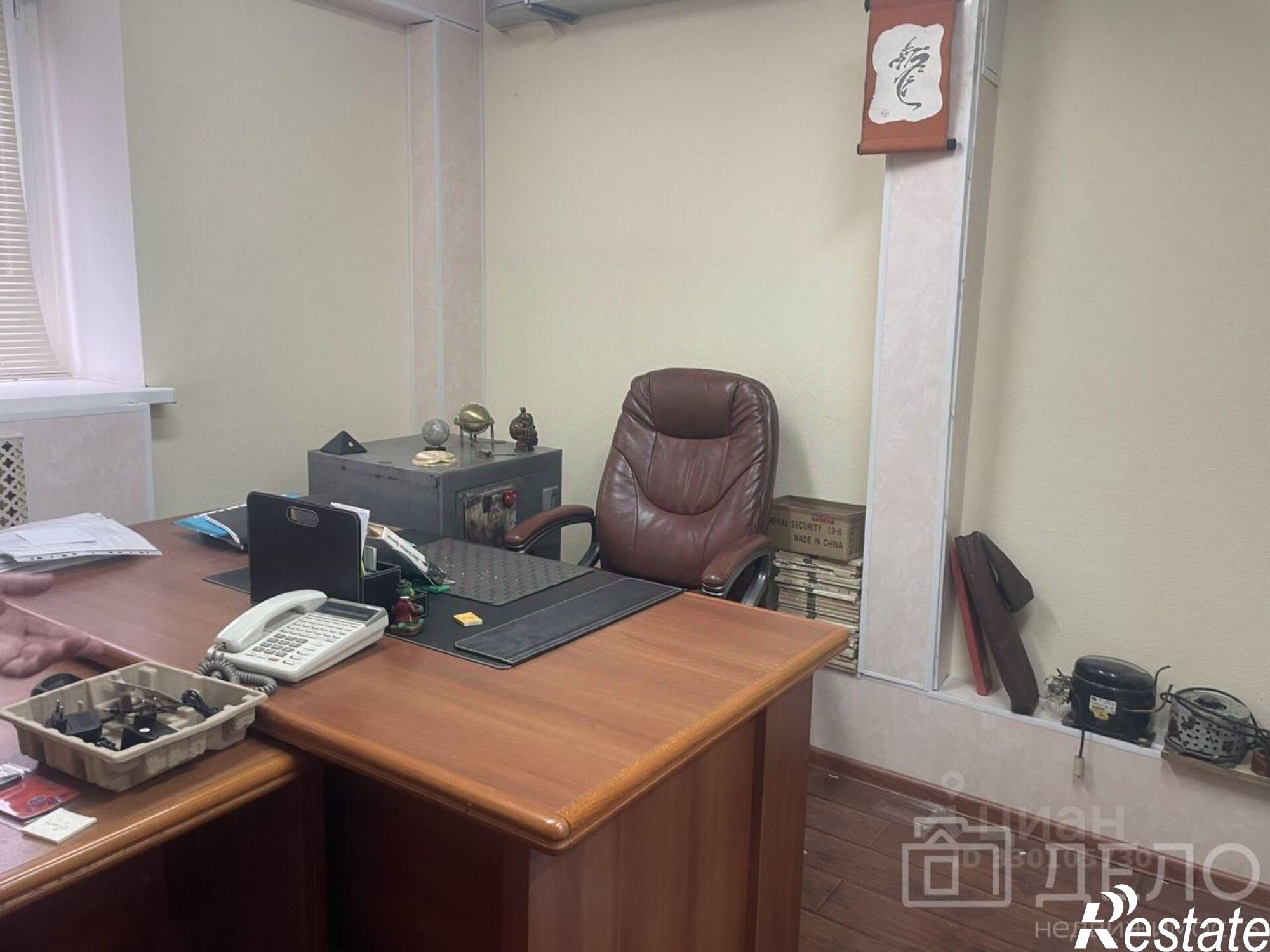 Купить офис, помещение под офис за 5 040 рублей на 9-я линия, 32 к2