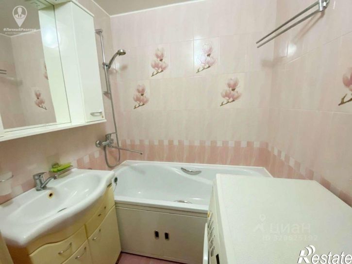 3-комн квартира ул Сельских Строителей, 3е,  д. 3е