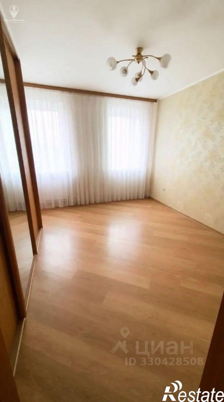 3-комн квартира Комбайновая улица, 24,  д. 24