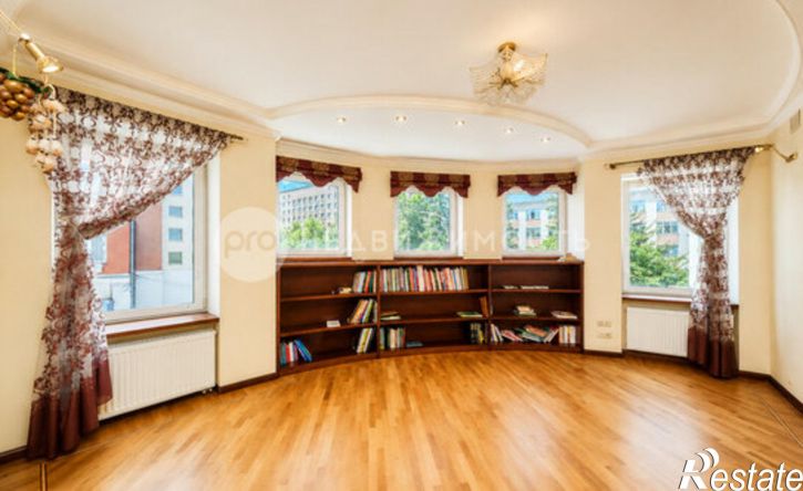 4-комн квартира ул Сенная, 10,  д. 10