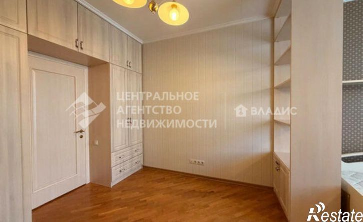 3-комн квартира Подгорная улица, 17,  д. 17