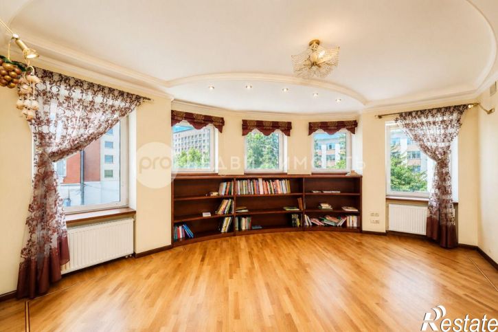 4-комн квартира Сенная улица, 10,  д. 10