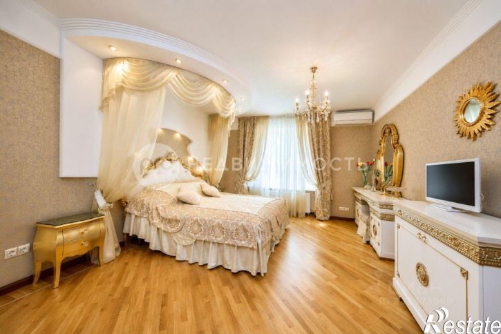 4-комн квартира Сенная улица, 10,  д. 10