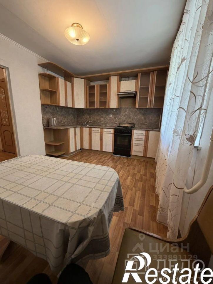 2-комн квартира Комбайновая улица, 28,  д. 28